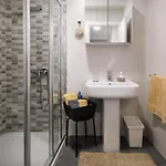 Relax In 5 Posti Letto Vicino Bus Stop Διαμέρισμα