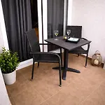 Relax In 5 Posti Letto Vicino Bus Stop أذيخي